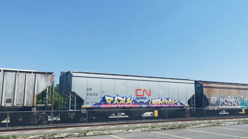 CN 114732